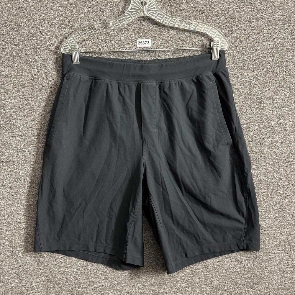 Lululemon Men’s Size Large Gray 9" Inseam Activewear Shorts With Pockets